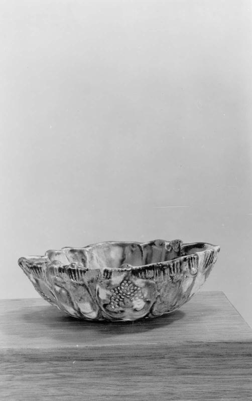 Bowl decorated with three-color (sancai) glaze