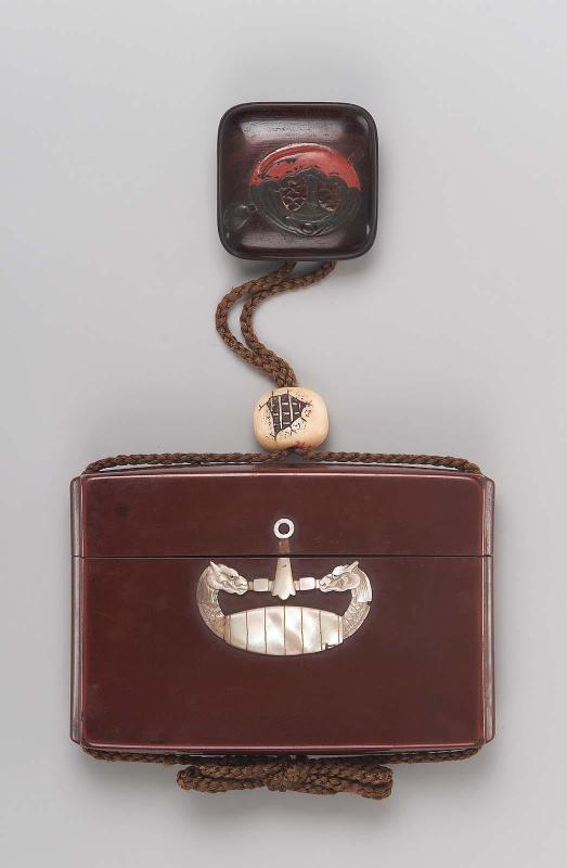 Single-case inro in the form of a trunk, with a padlock in the form of two confronted dragons