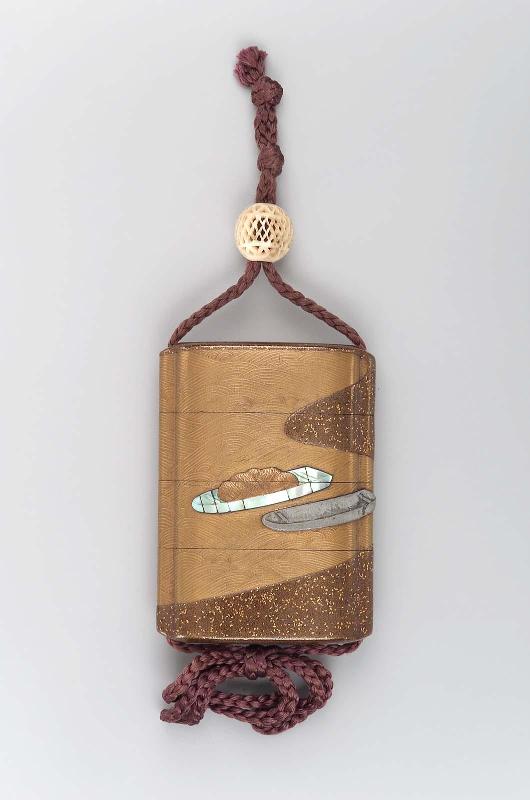 Three-case inro with design of boats laden with sheaves of rice