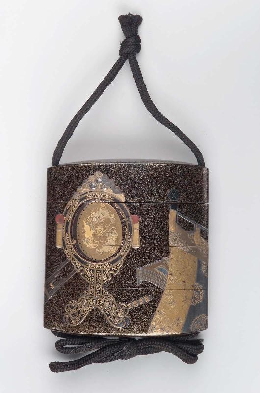 Three-case inro with design of musical instruments