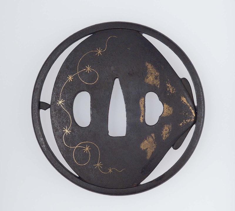 Tsuba with design of scallop shell