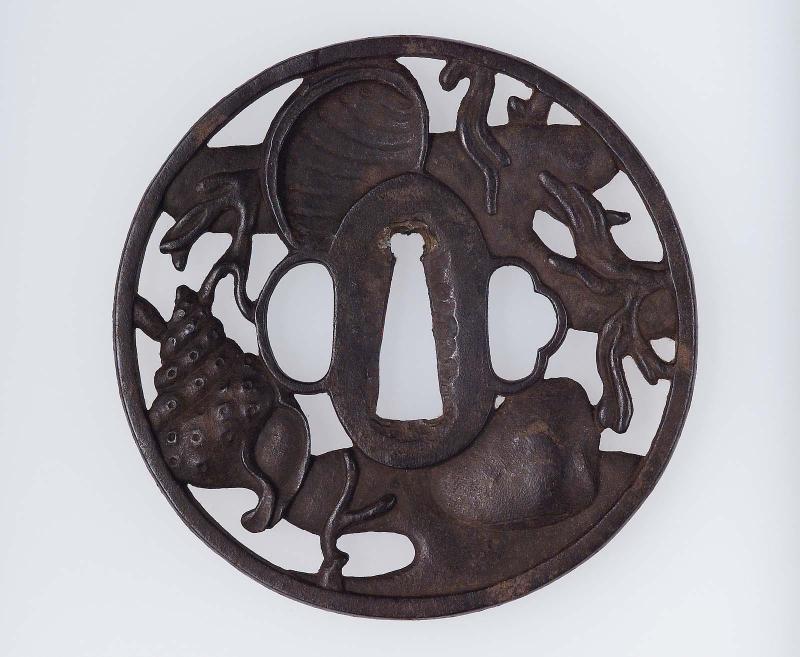 Tsuba with design of seashells