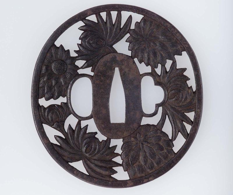 Tsuba with design of chrysanthemums