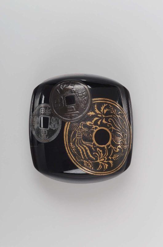 Two-case inro with design of coins and tokens