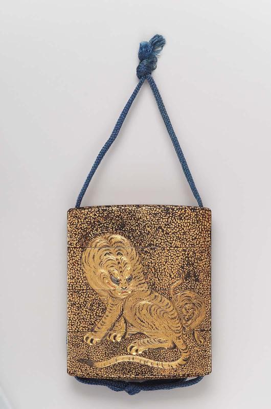 Three-case inro with design of tigers and cubs