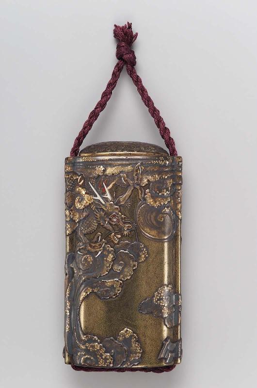 Sheath-inro with design of dragon and clouds