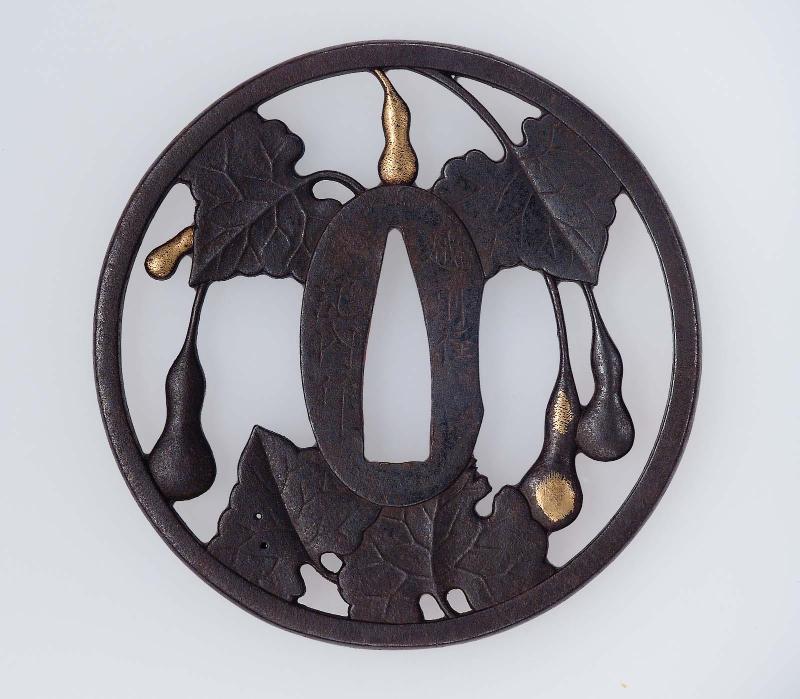 Tsuba with design of fruiting gourd vine
