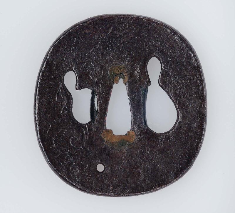 Tsuba with design of gourds, leaves and tendrils