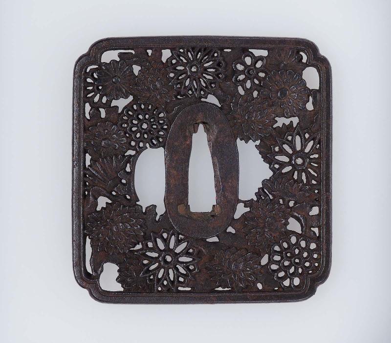 Tsuba with design of chrysanthemums