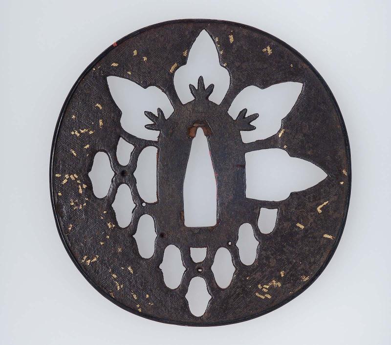 Tsuba with design of leaves