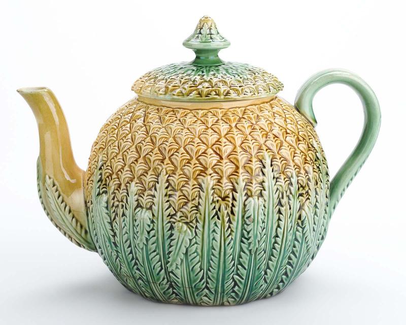 Teapot with lid