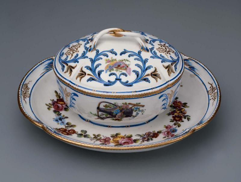 Marroniere (Chestnut bowl) with cover and stand