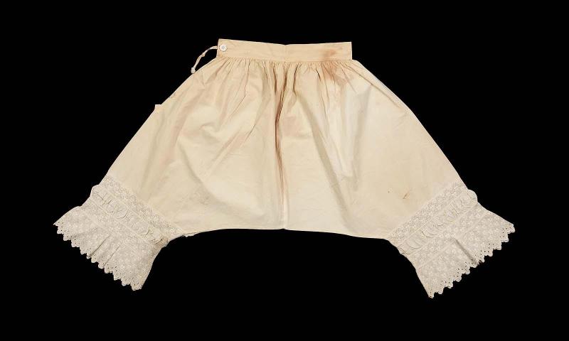 A pair of white cotton drawers