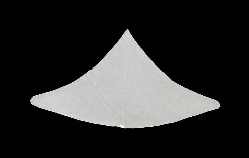 Large triangular cravat