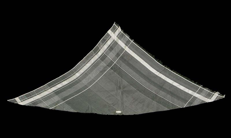 Triangular kerchief
