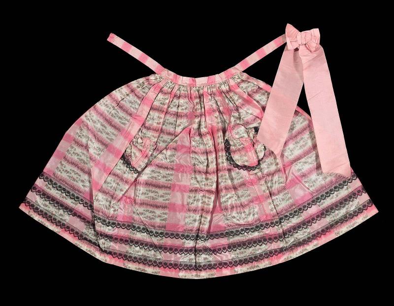 Apron of taffeta
