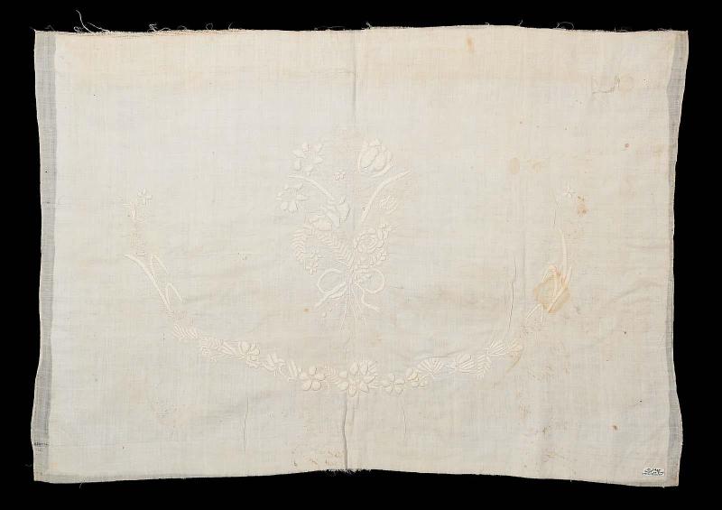Quilted cotton table cover
