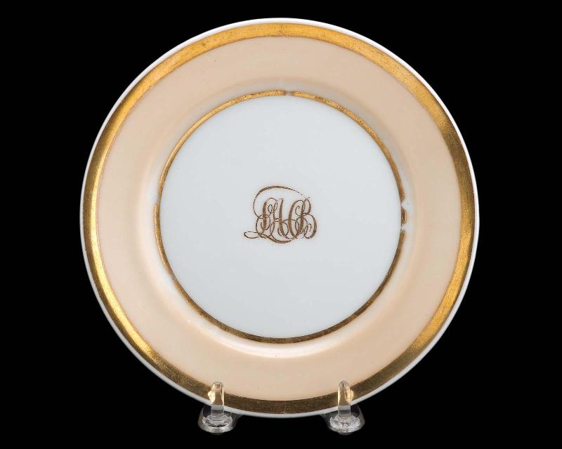 Cake plate (one of twelve)