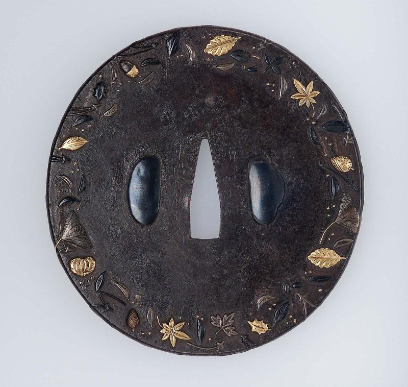 Tsuba with design of autumn leaves