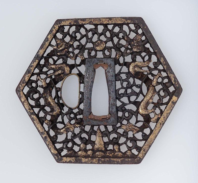 Tsuba with design of dragons and pearl