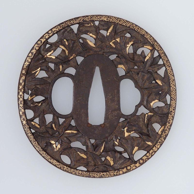 Tsuba with design of gingko leaves
