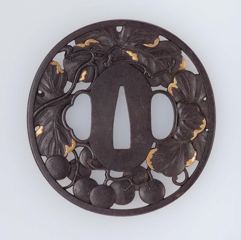 Tsuba with design of grapevine
