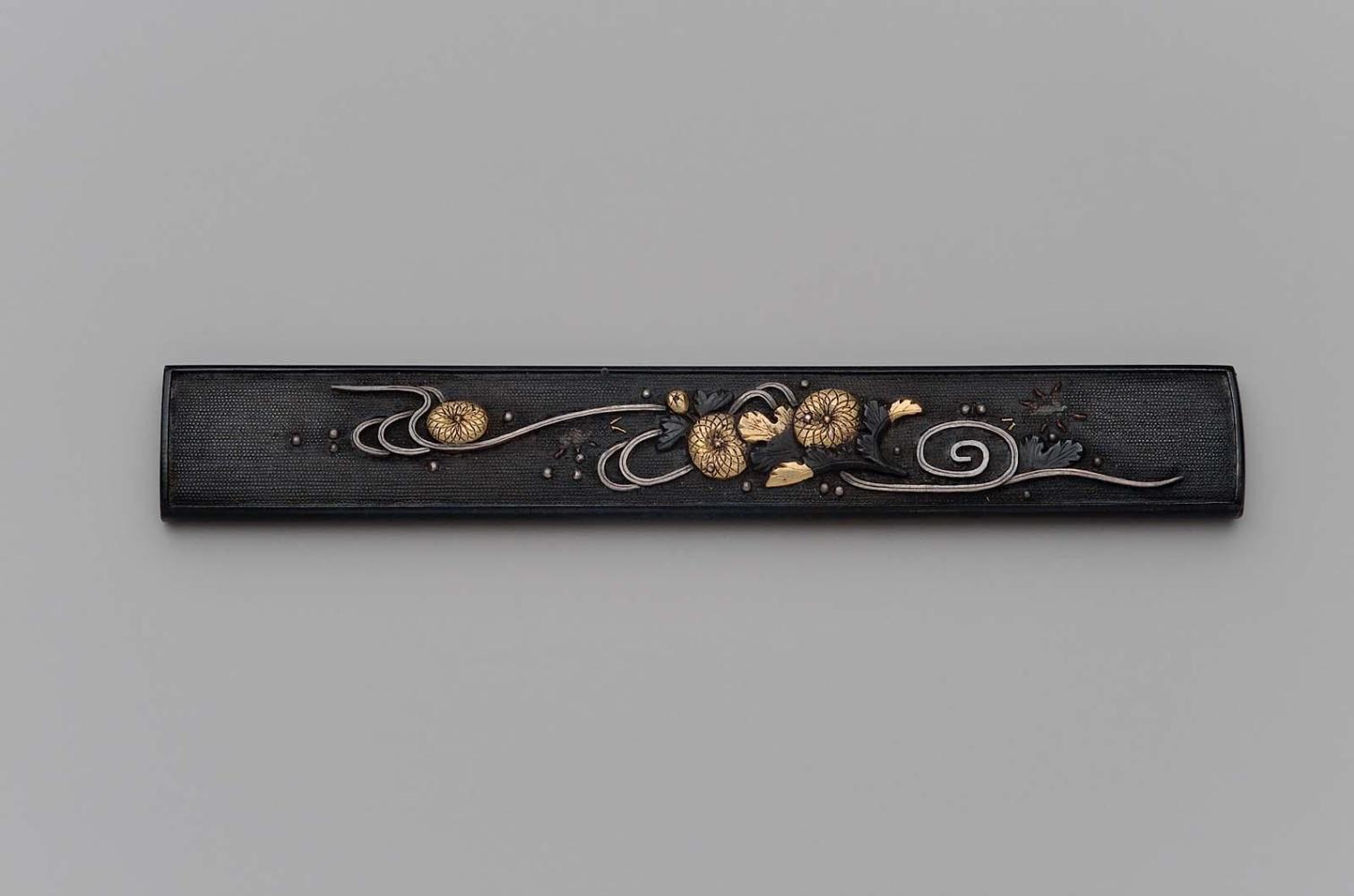 Kozuka with design of chrysanthemums and waves