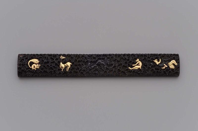 Kozuka with design of animals and plant scrolls