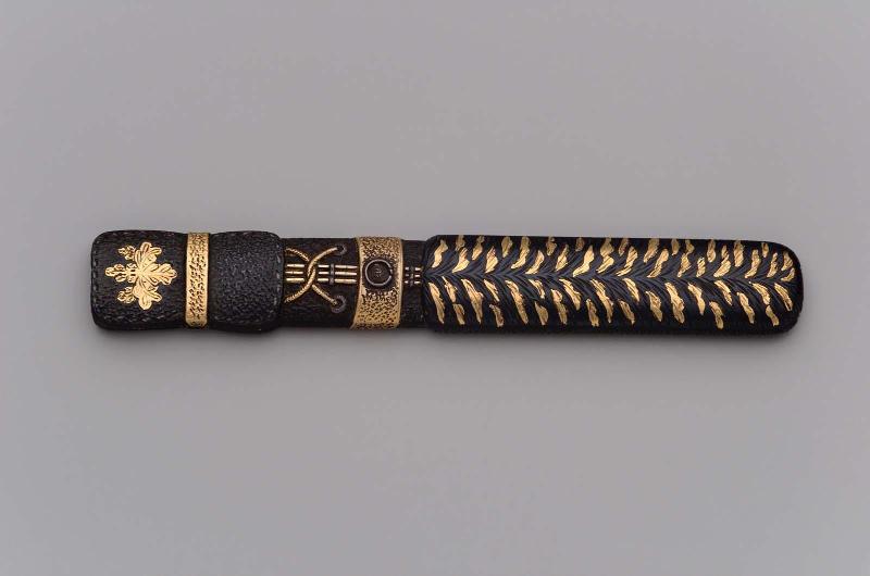 Kozuka in the form of a quiver