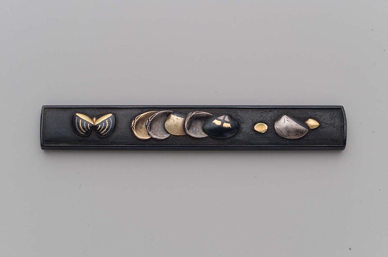 Kozuka with design of sea-shells