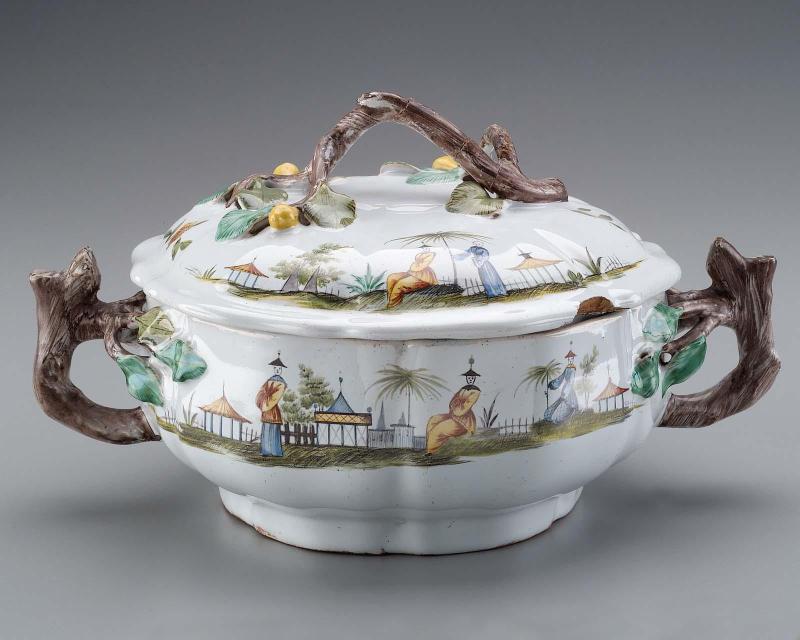 Small covered tureen