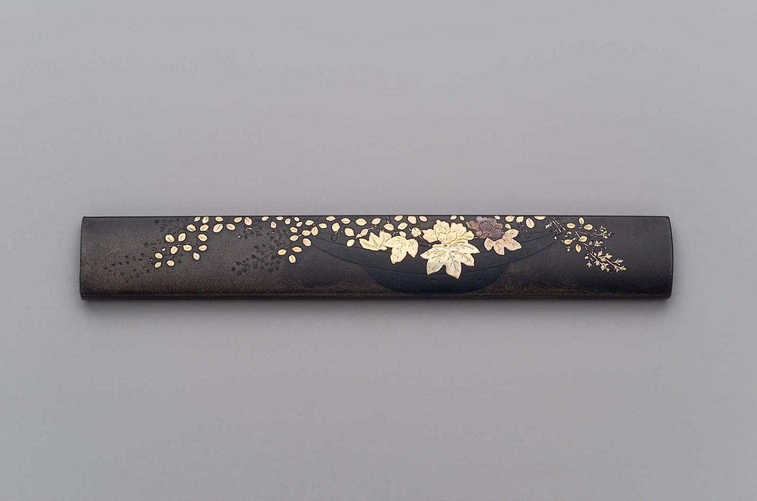 Kozuka with design of a flower arrangement in a hanging container