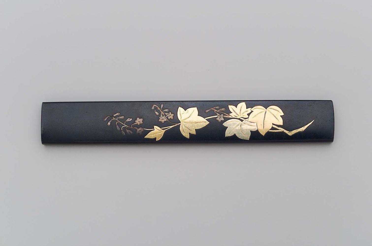 Kozuka with design of maple and Chinese bellflower (kikyo)