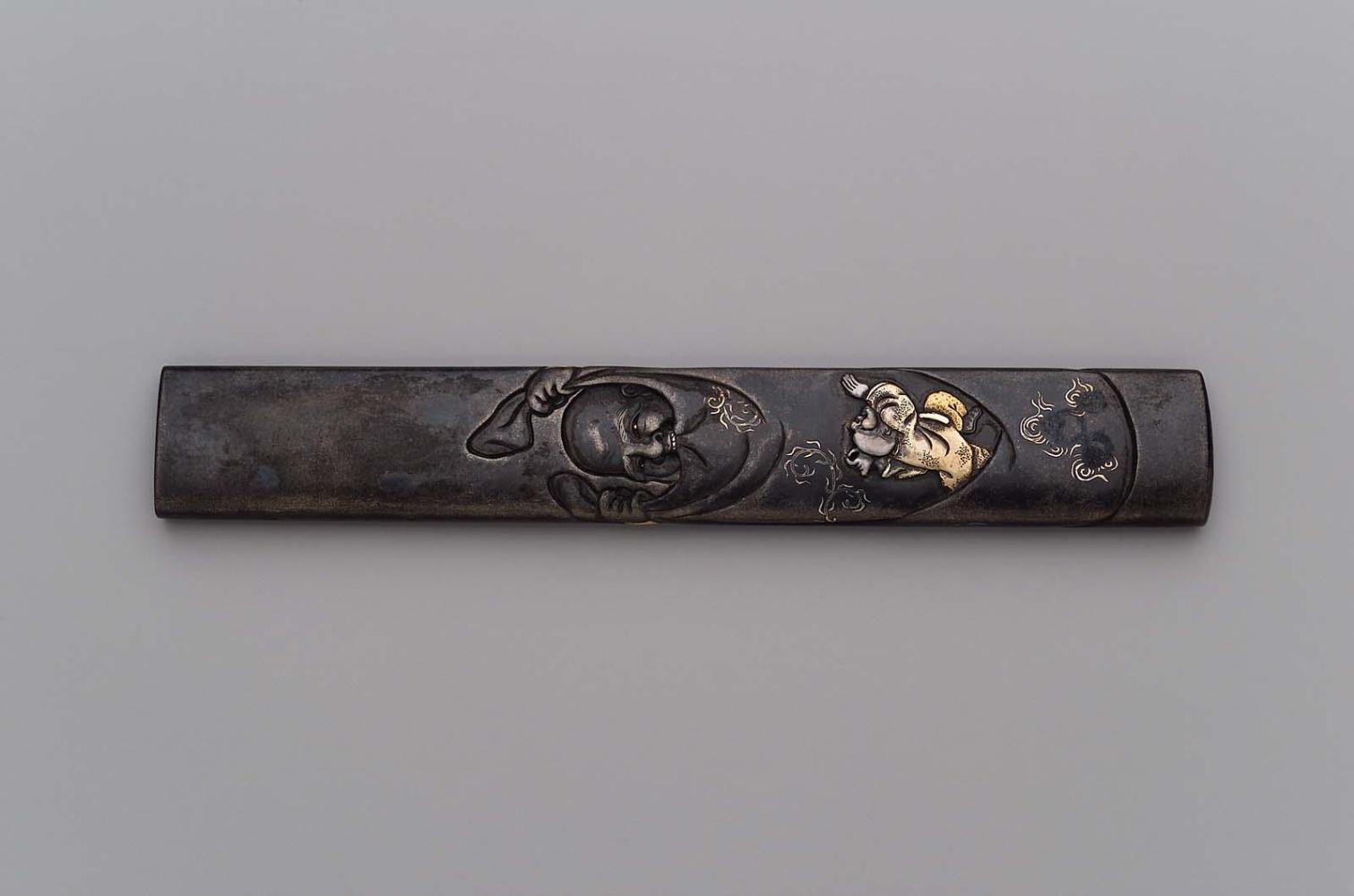 Kozuka with design of Hotei and a Chinese boy playing with his sack