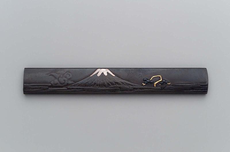 Kozuka with design of Mount Fuji with a pine tree