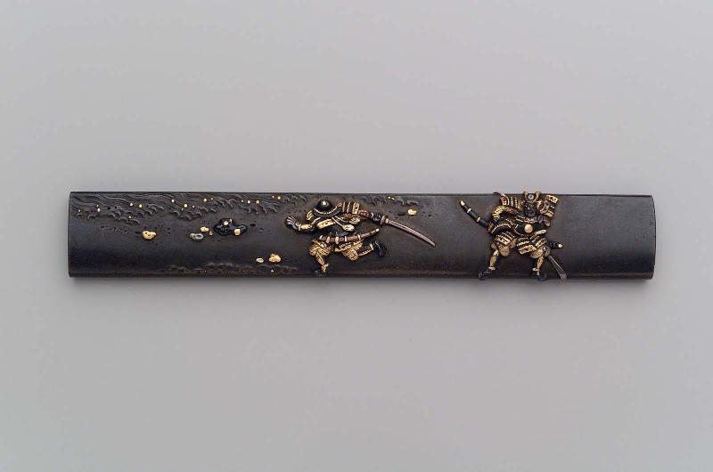 Kozuka with design of two warriors on the seashore