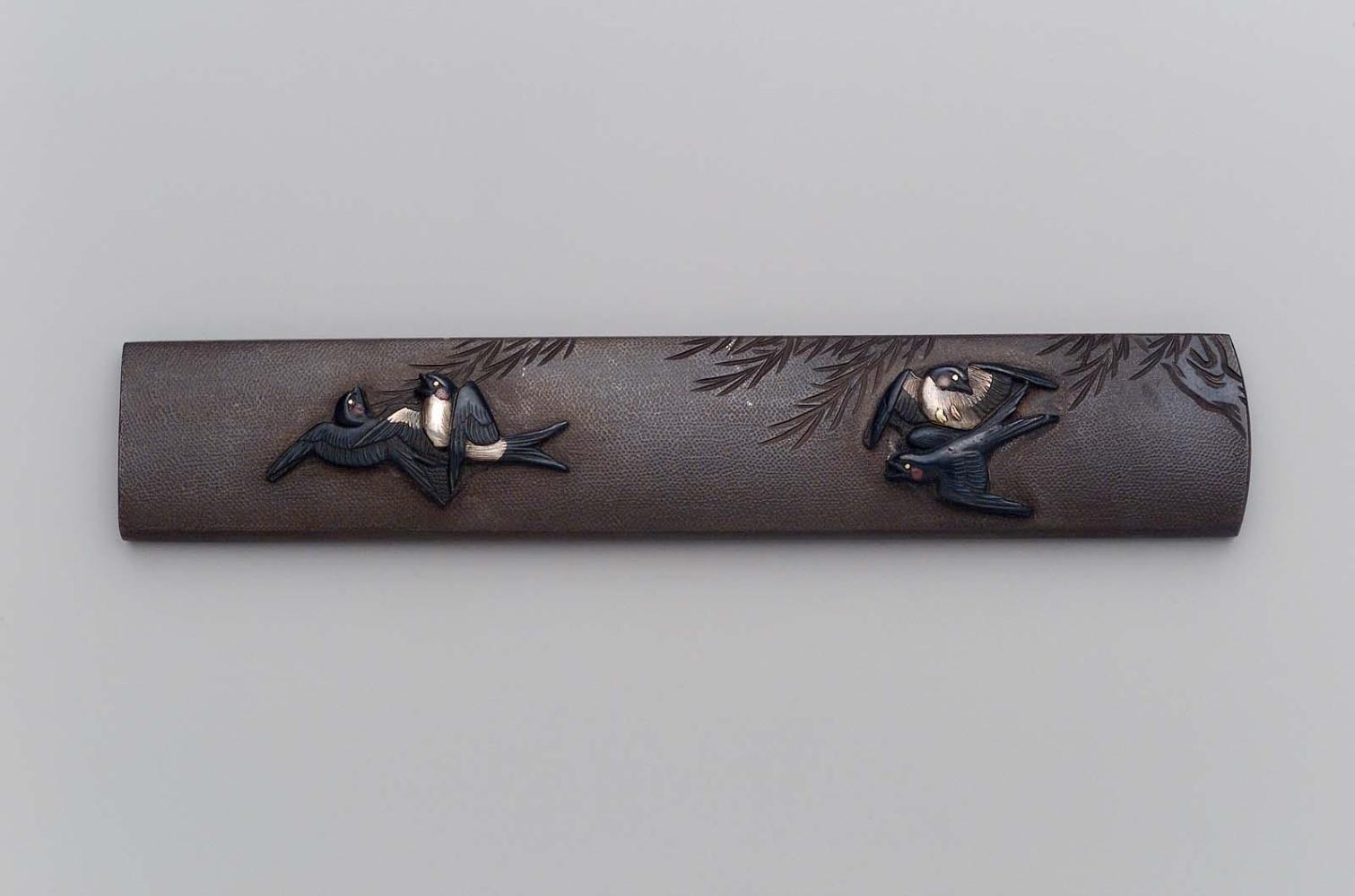 Kozuka with design of sparrows and willow tree