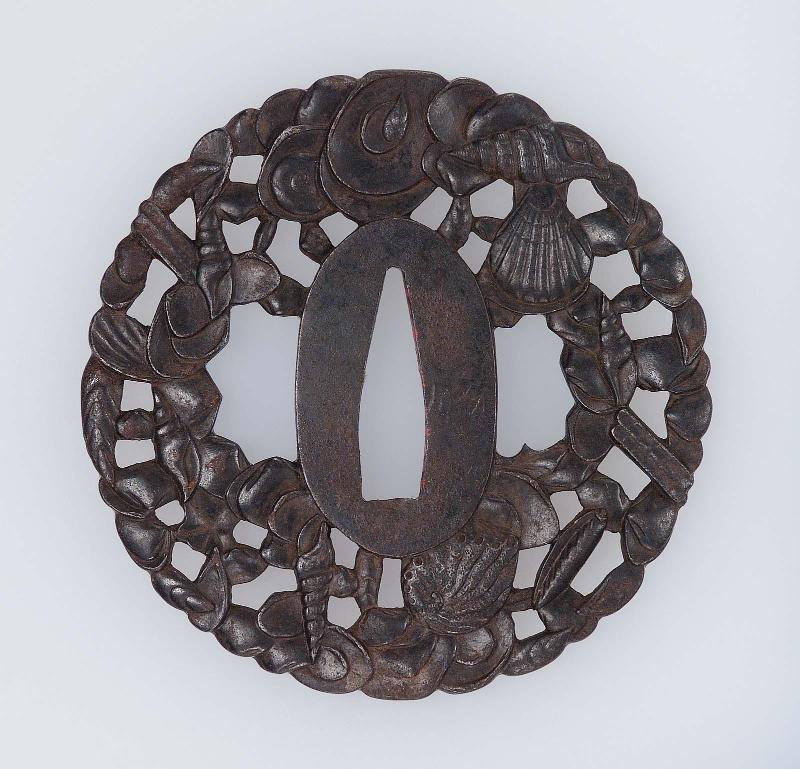 Tsuba with design of seashells