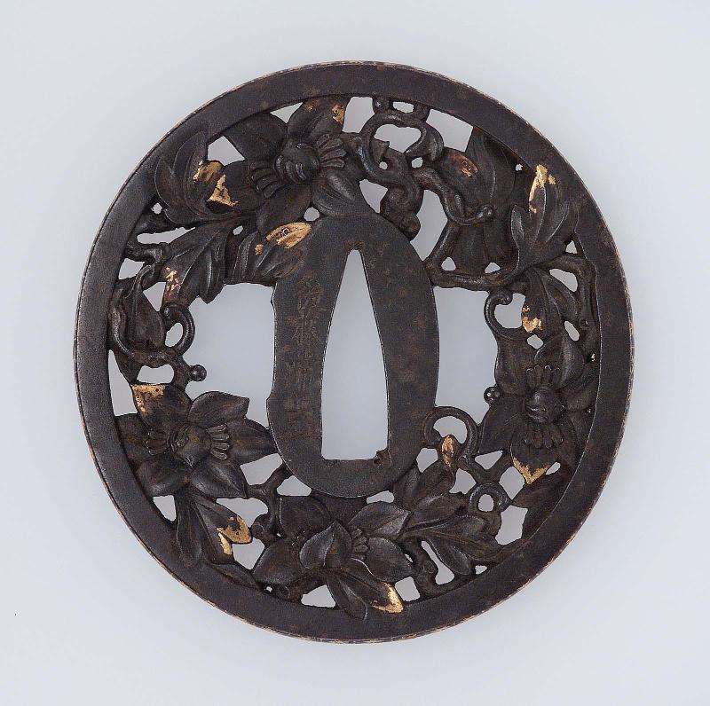 Tsuba with design of clematis