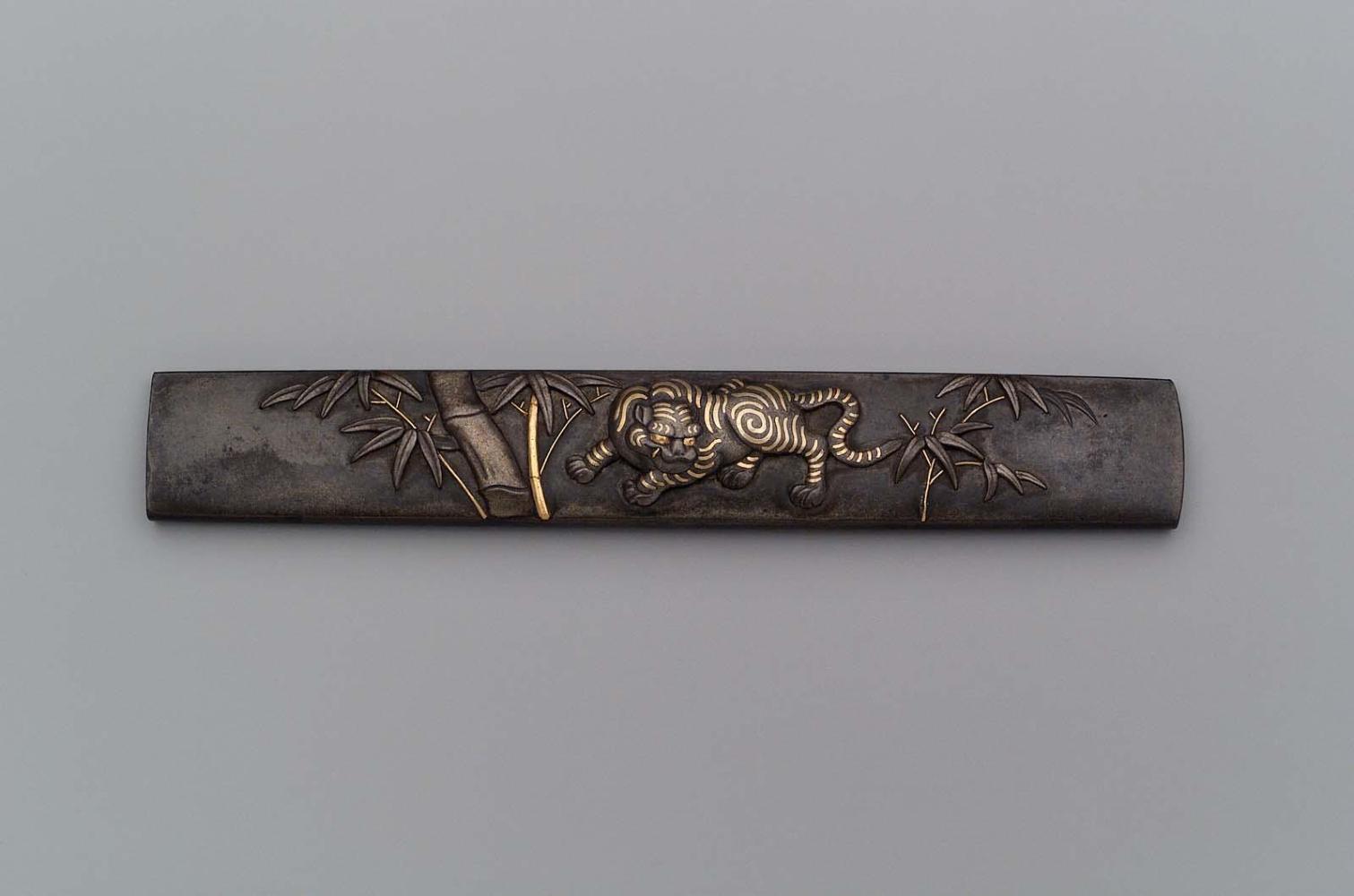 Kozuka with design of tiger and bamboo