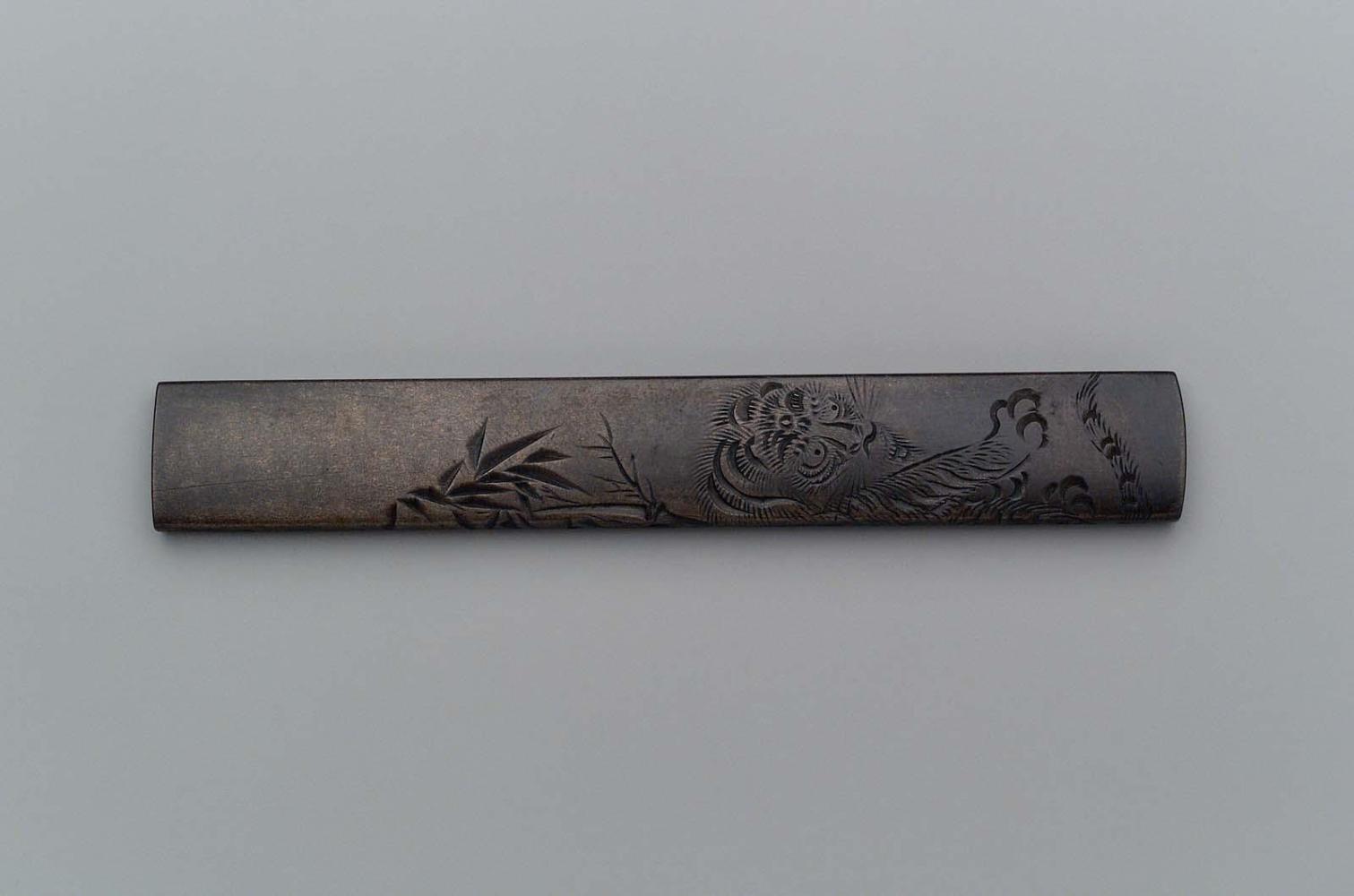 Kozuka with design of tiger and bamboo