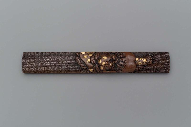 Kozuka with design of a shishi