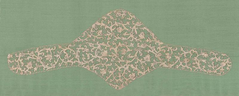 Point lace cap, punto a relievo a fiorami, raised Venetian point