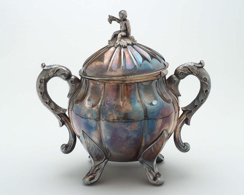 Covered sugar bowl