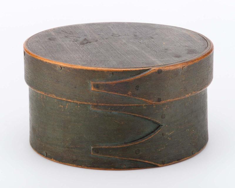 Covered circular box , Shaker
