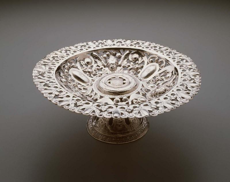 Footed dish