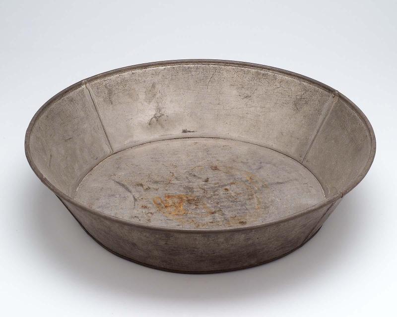 Milk pan (One of two)