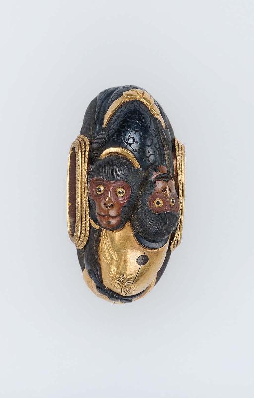 Kurigata with design of wrestling monkeys