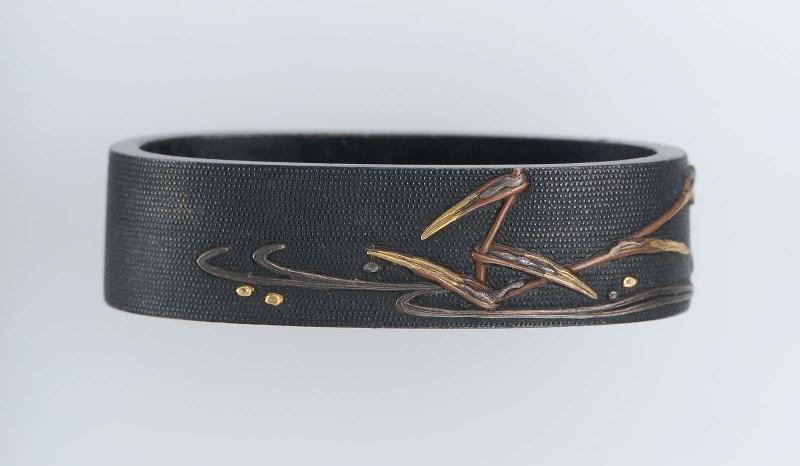Fuchi with design of reeds and ripples