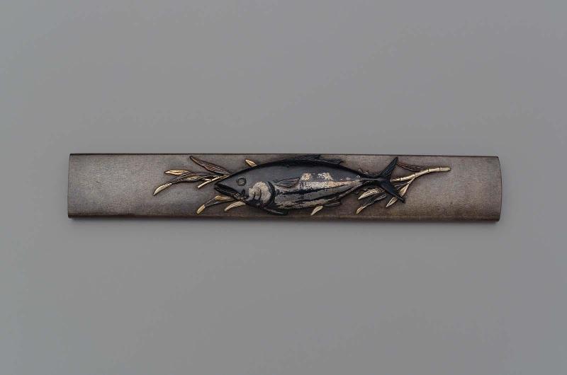 Kozuka with design of tuna and bamboo